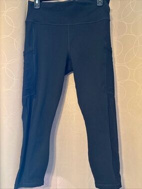 Fabletics Black Capri Workout Leggings with Side Pockets